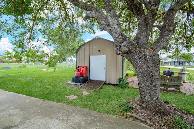 view of outdoor structure featuring a yard