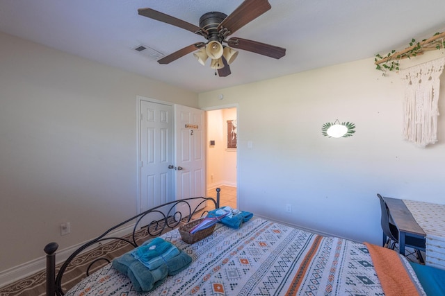 bedroom with ceiling fan