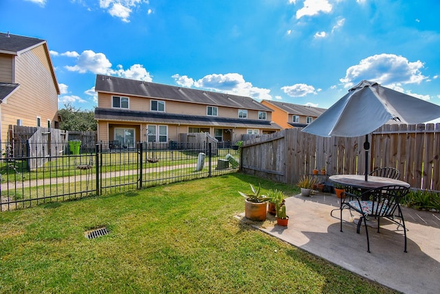 view of yard featuring a patio