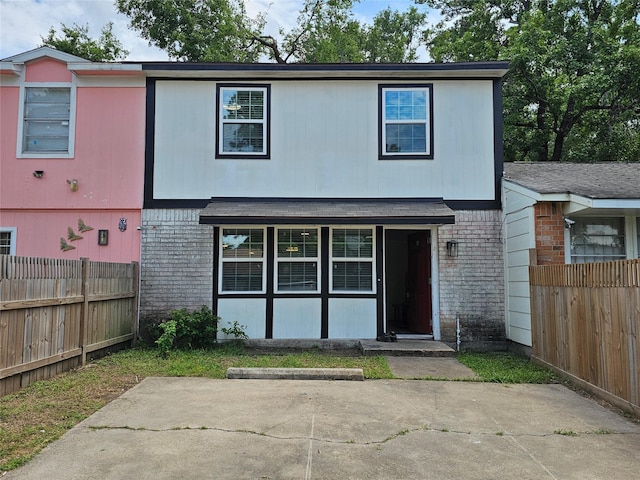 7886 Hamlet St, Houston, TX 77078 - view of front facade with brick siding and a patio area