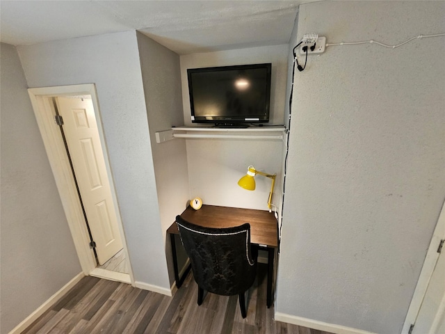 7886 Hamlet St, Houston, TX 77078 - home office with wood finished floors and baseboards