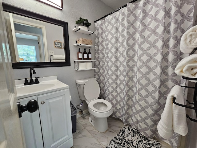 7886 Hamlet St, Houston, TX 77078 - full bathroom featuring toilet, vanity, marble finish flooring, a textured wall, and a shower with curtain