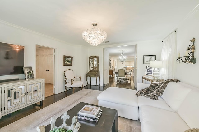 living room with dark wood-type flooring, crown molding, and an inviting chandelier