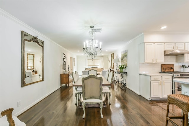 dining space featuring crown molding, dark hardwood / wood-style floors, and a notable chandelier