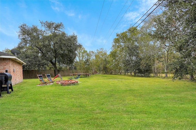 view of yard featuring a fire pit