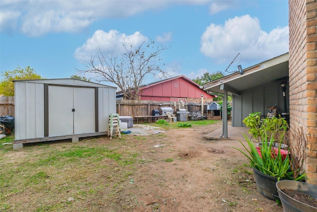 view of yard with a shed