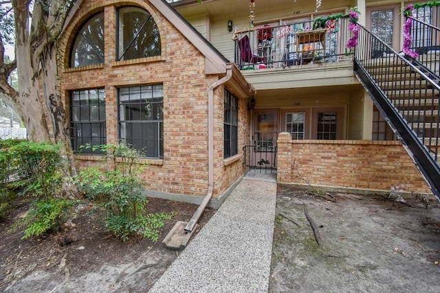 entrance to property featuring a balcony