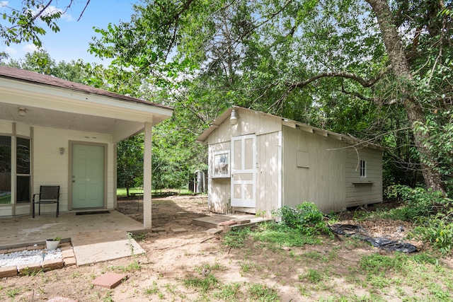 view of outbuilding