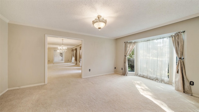 carpeted spare room with a textured ceiling, crown molding, and a notable chandelier