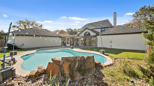 view of swimming pool