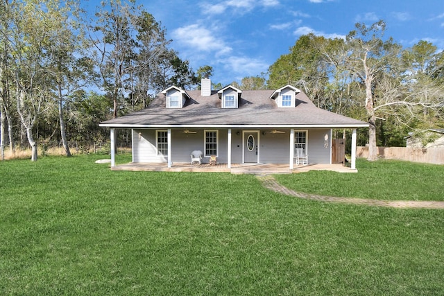 view of front of house featuring a patio and a front yard