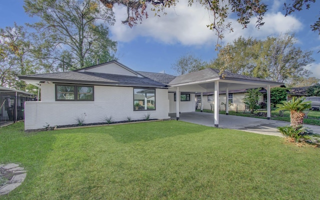 view of front of home with a front lawn and a carport