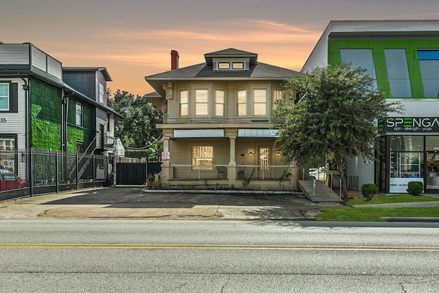 view of front of property