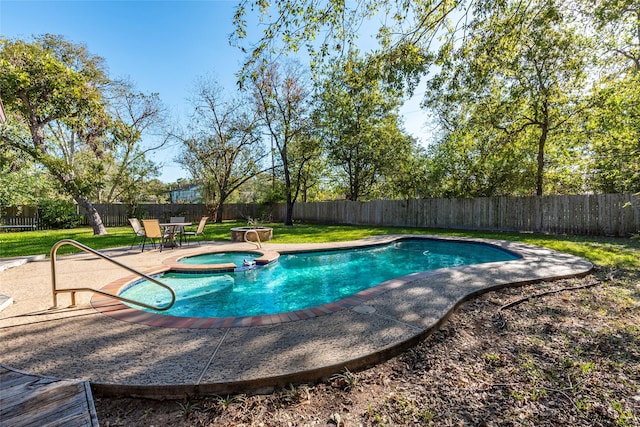 view of pool with an in ground hot tub and a patio