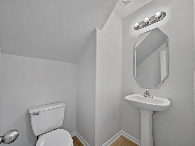 bathroom with a textured ceiling and toilet