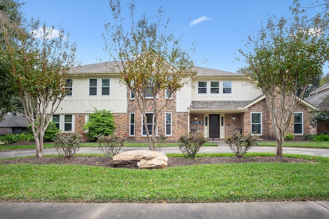 view of front of property with a front lawn