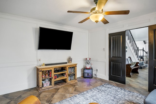 living room featuring ceiling fan and crown molding