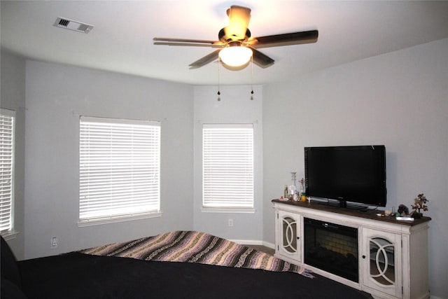 bedroom featuring ceiling fan