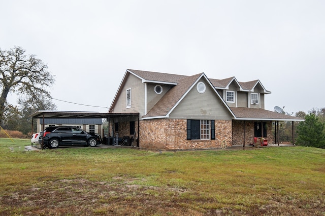 view of front facade featuring a front lawn