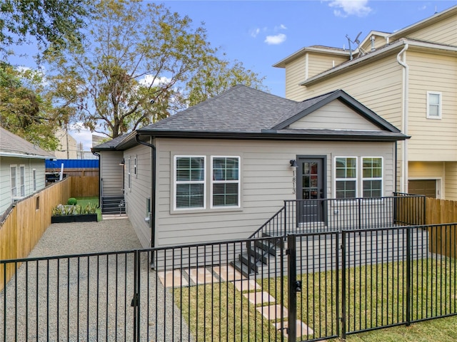 view of front of house featuring a front yard