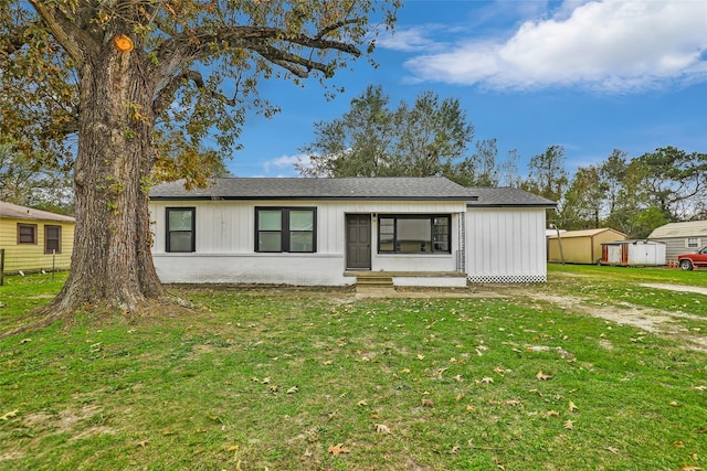 ranch-style home with a front yard