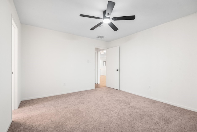 carpeted empty room featuring ceiling fan