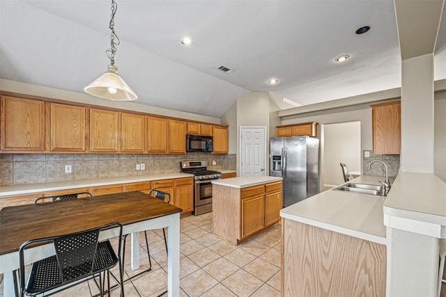 kitchen featuring sink, a center island, stainless steel appliances, tasteful backsplash, and lofted ceiling