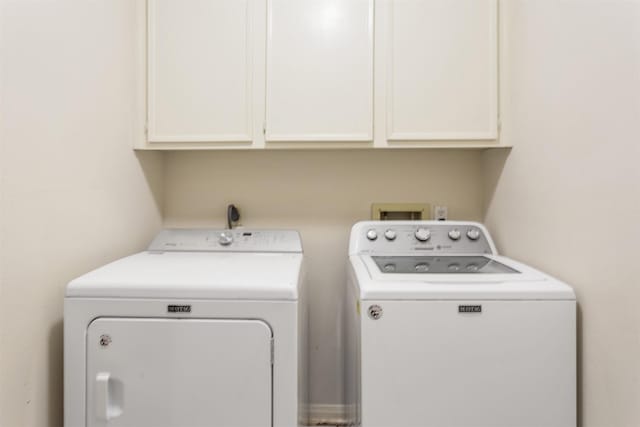 laundry room with cabinets and independent washer and dryer