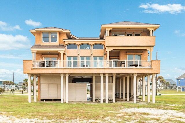 back of house featuring a yard