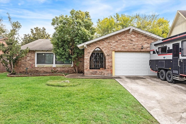 ranch-style house featuring a front lawn and a garage