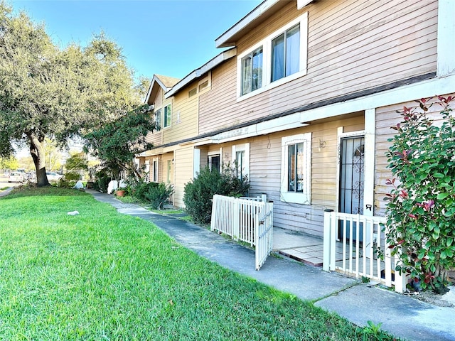 view of side of property featuring a yard