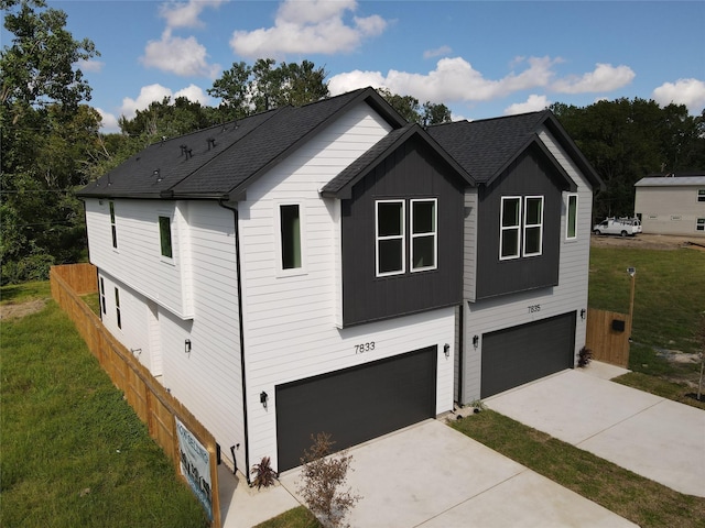 view of front facade featuring a front yard and a garage