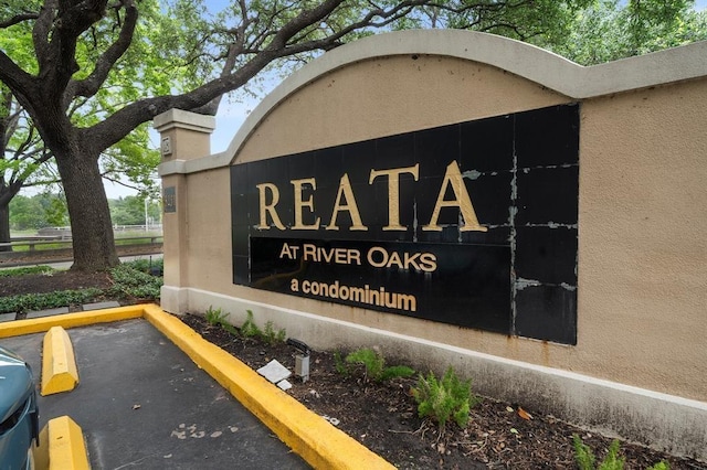 view of community / neighborhood sign