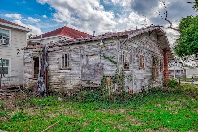 view of home's exterior