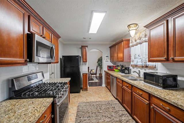 kitchen featuring sink, tasteful backsplash, crown molding, and black appliances