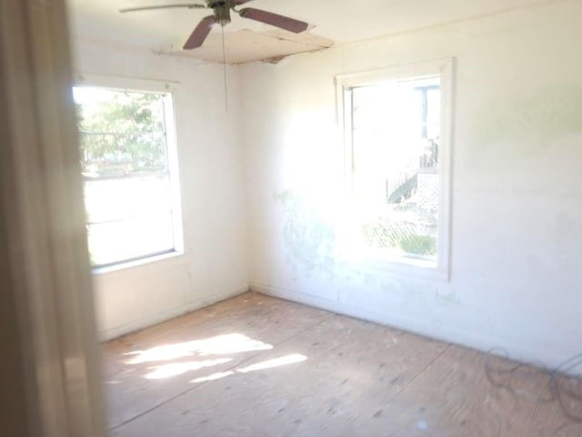 empty room featuring ceiling fan