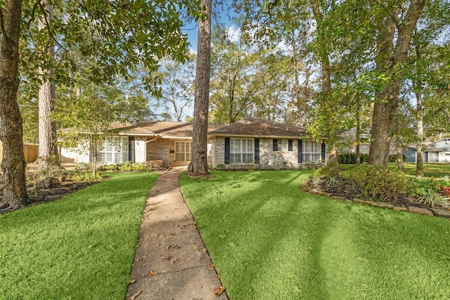 single story home featuring a front lawn