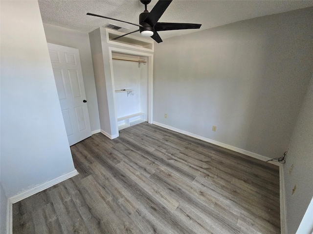 unfurnished bedroom with ceiling fan, a textured ceiling, and hardwood / wood-style flooring