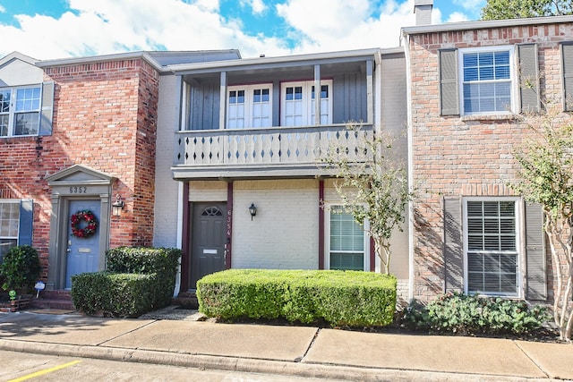 townhome / multi-family property with a balcony