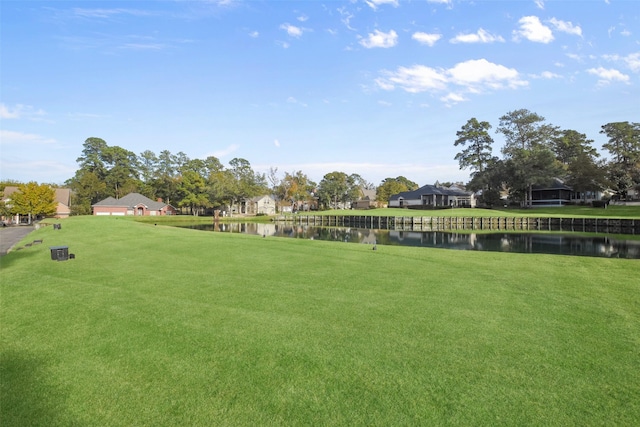 view of yard featuring a water view