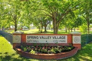 community / neighborhood sign with a lawn