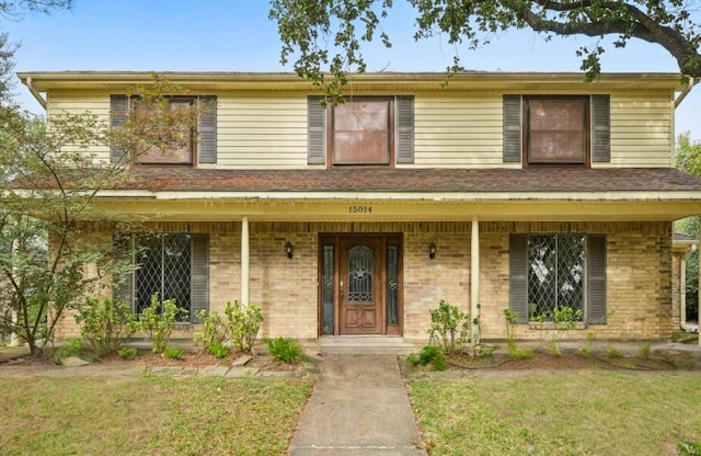 view of front facade with a front lawn