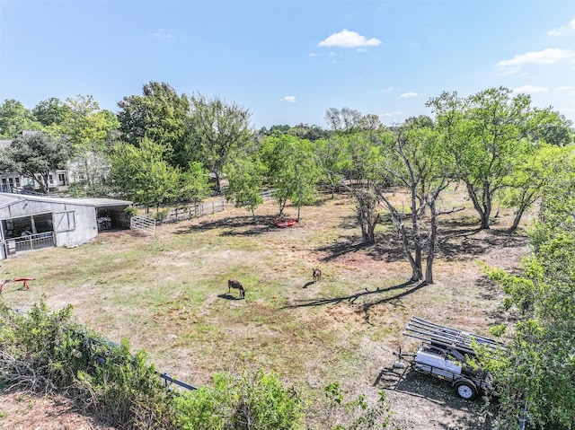 view of yard with an outdoor structure