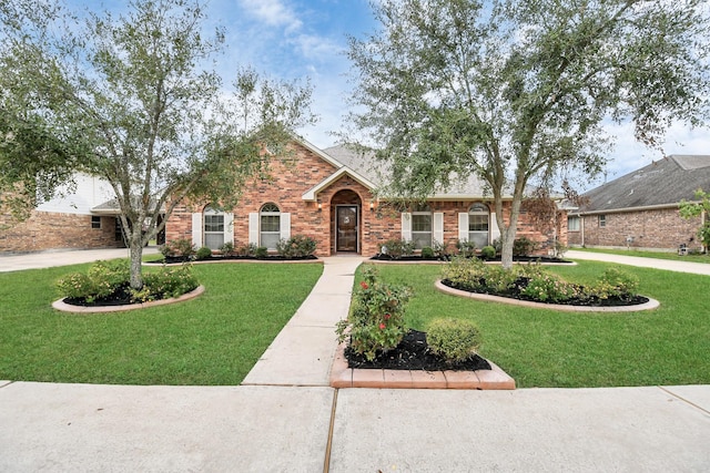 view of front of home with a front lawn