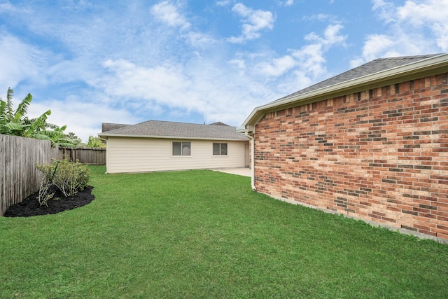 view of yard featuring a patio area