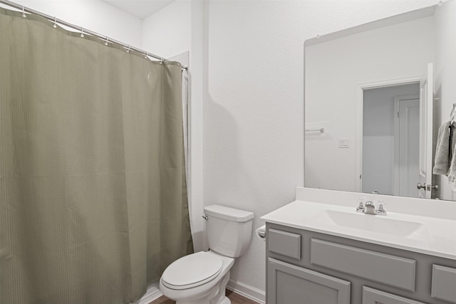 bathroom featuring a shower with curtain, vanity, and toilet