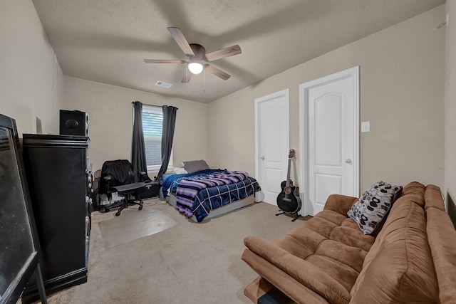 bedroom with light carpet, a textured ceiling, and ceiling fan