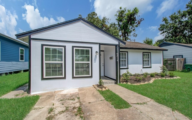 view of front of house with a front yard