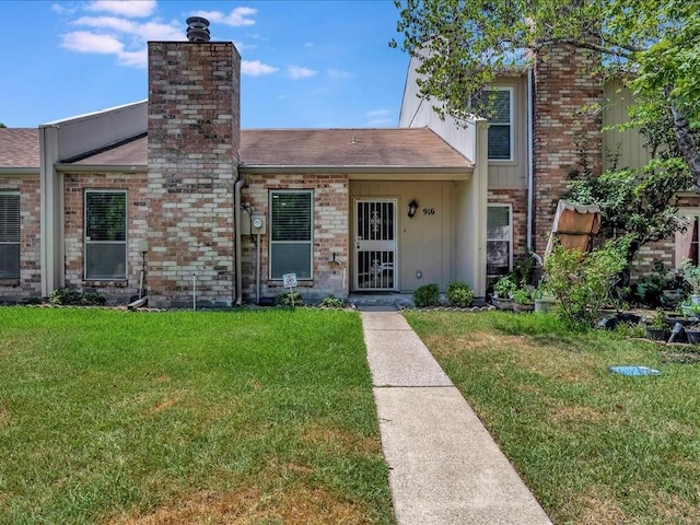 view of front of home with a front lawn