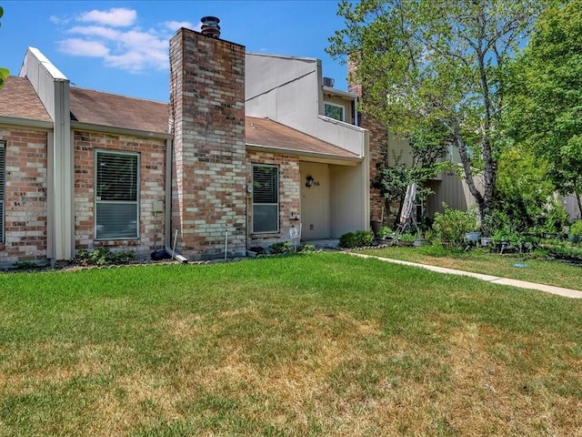 view of front of house featuring a front yard